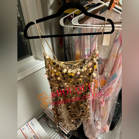 BLOGGERS FAV ZARA GOLDEN SEQUIN MINI DRESS - Picture 2 of 9